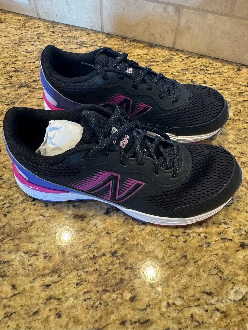 NIB Girls New Balance Size 6 shoes
